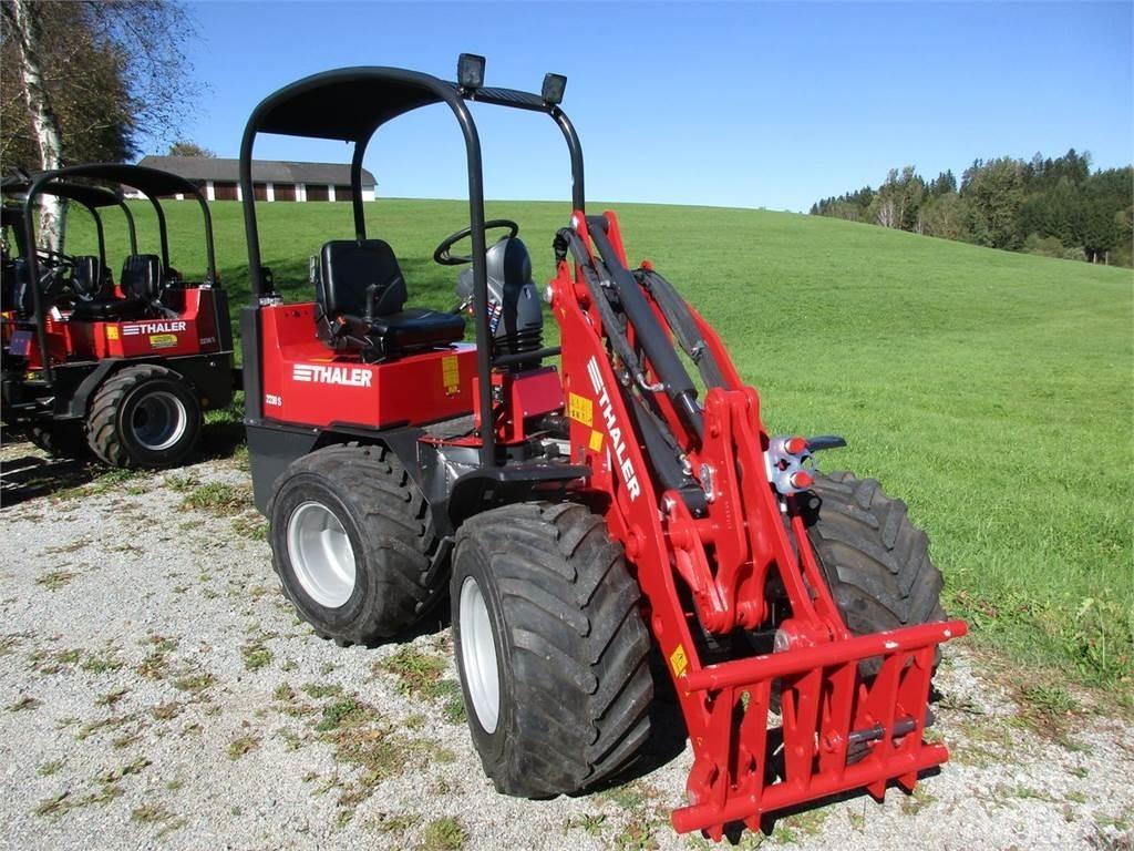Thaler 2230 S 前端裝載機和挖掘機