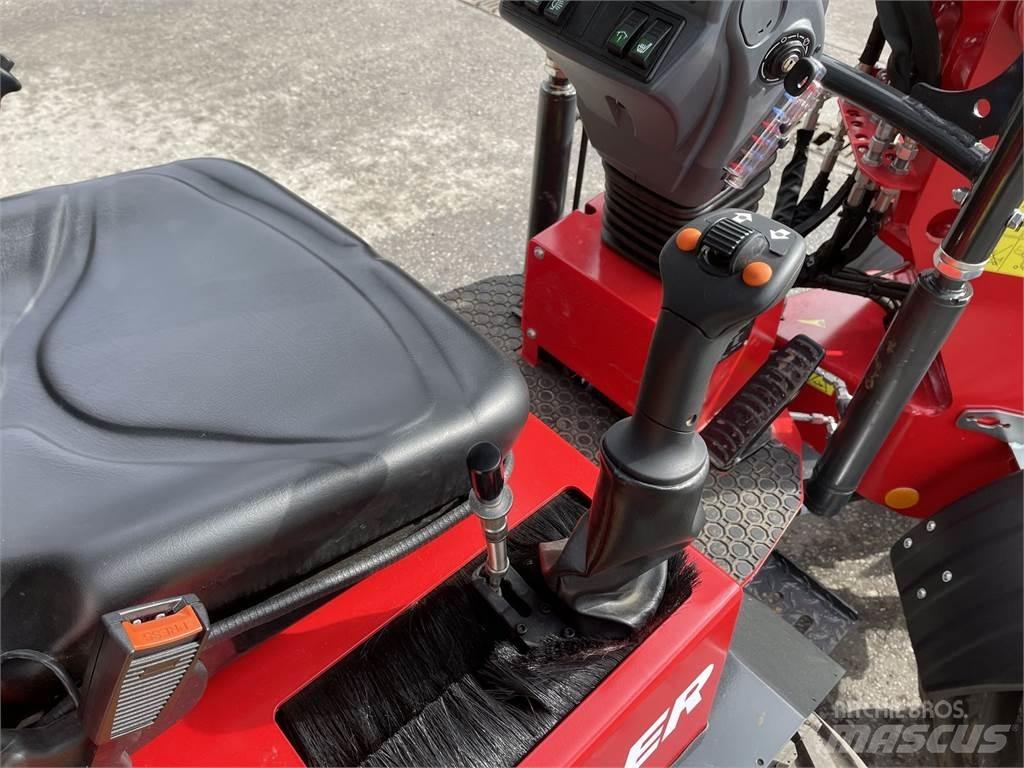 Thaler 2230 S 前端裝載機和挖掘機