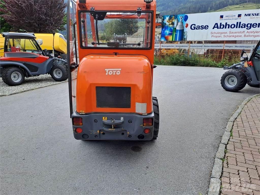 Toyo 840 前端裝載機和挖掘機