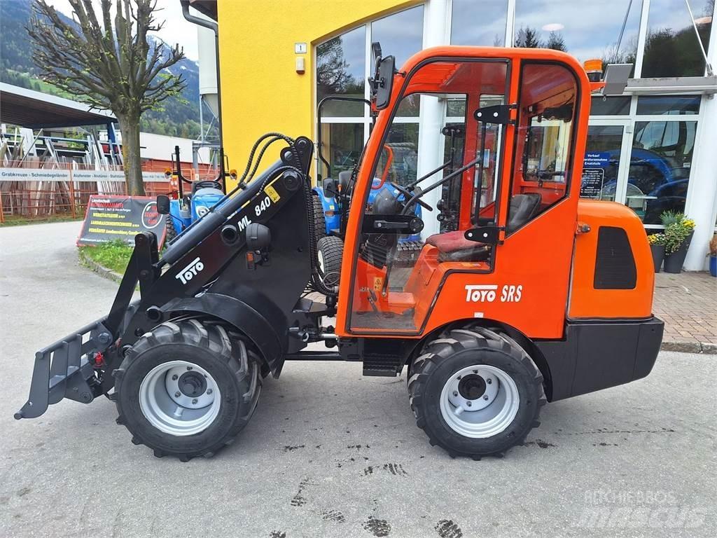 Toyo 840 前端裝載機和挖掘機