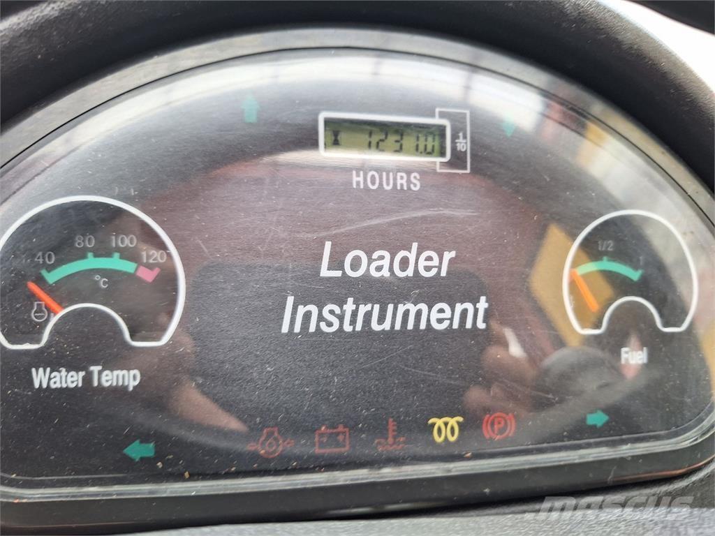 Toyo Hoflader 840 前端裝載機和挖掘機