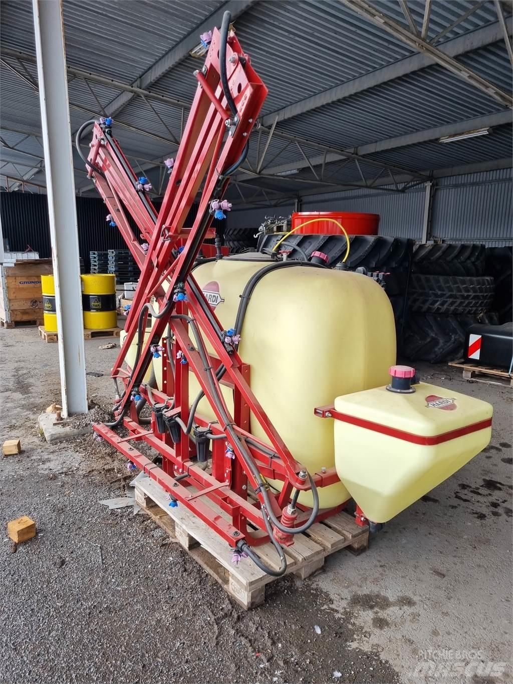 Hardi 800 牽引式噴霧機