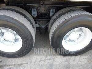 Ford L9000 傾卸式卡車