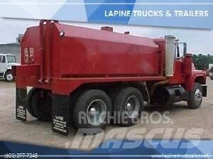 Mack R690ST 水車
