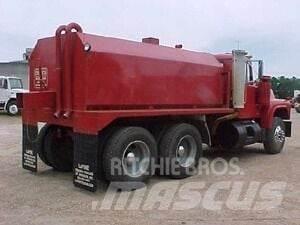 Mack R690ST 水車