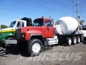 Mack RD690S 其他貨車