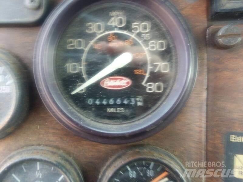 Peterbilt 377 商用底盤車