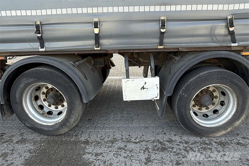 Krone 2 Aks. Gardin 拖頭車