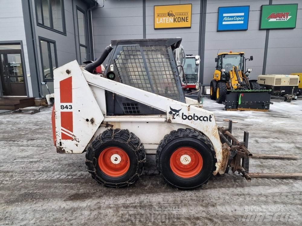 Bobcat 843 滑移轉向裝載機