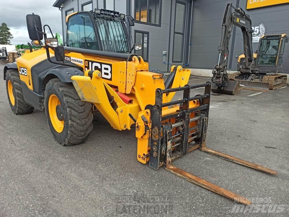JCB 535-125 kurottaja 伸縮臂操作車