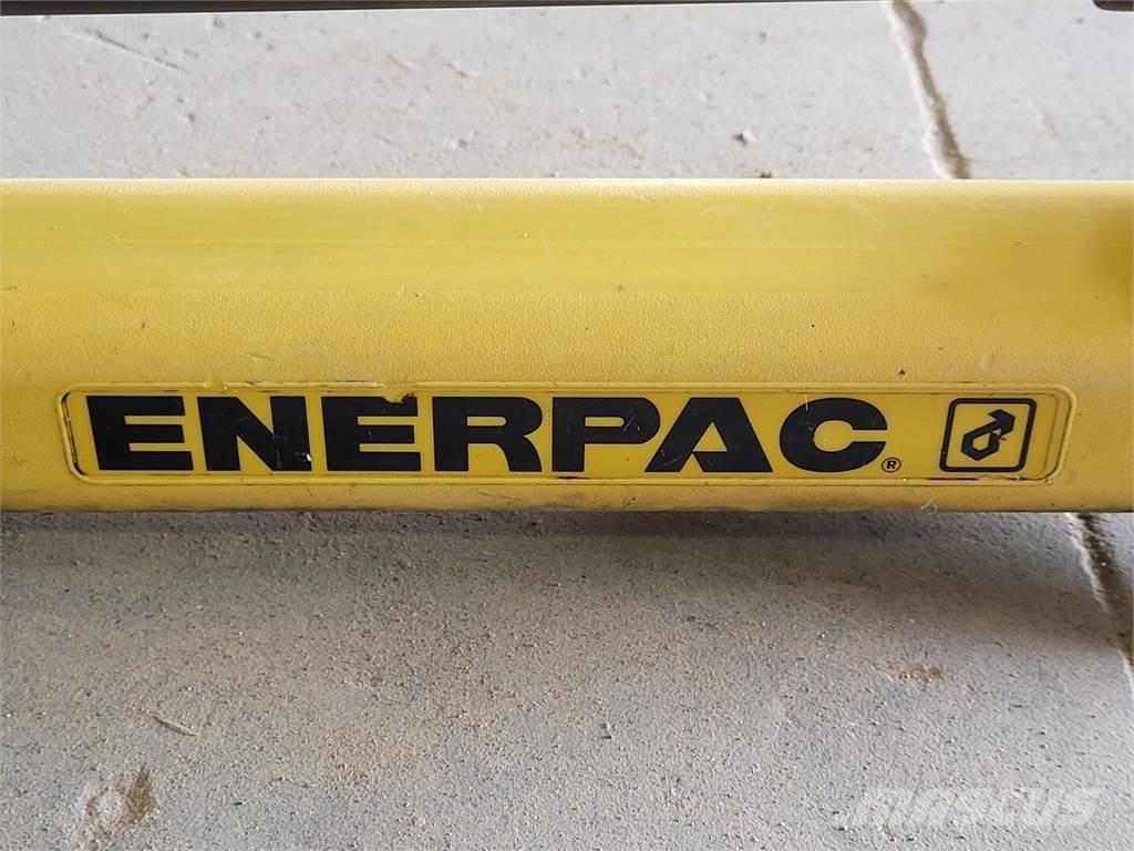  ENERPAC 水泵浦
