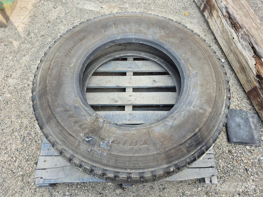 Firestone  輪胎、車輪和輪圈