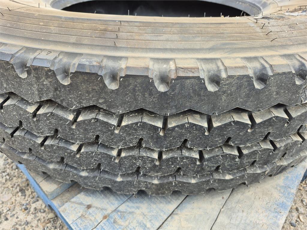 Firestone  輪胎、車輪和輪圈