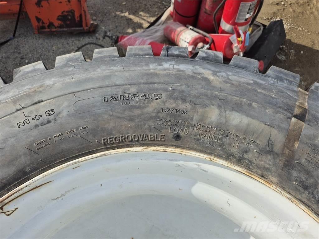 Goodyear G177 輪胎、車輪和輪圈