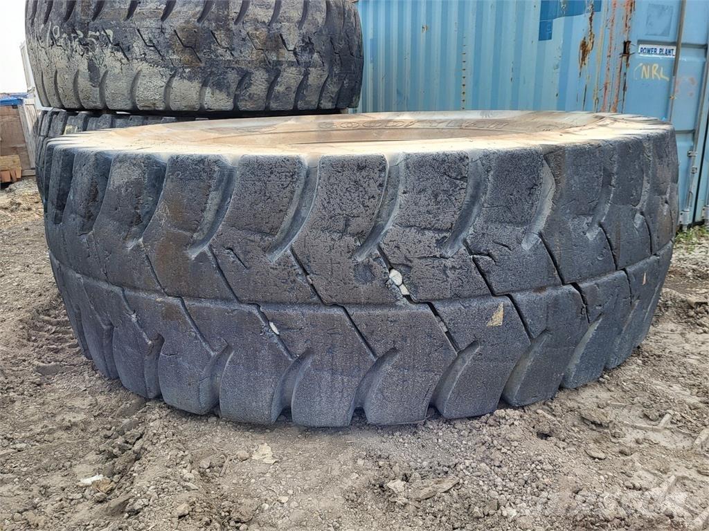 Goodyear RM-4B+ 輪胎、車輪和輪圈