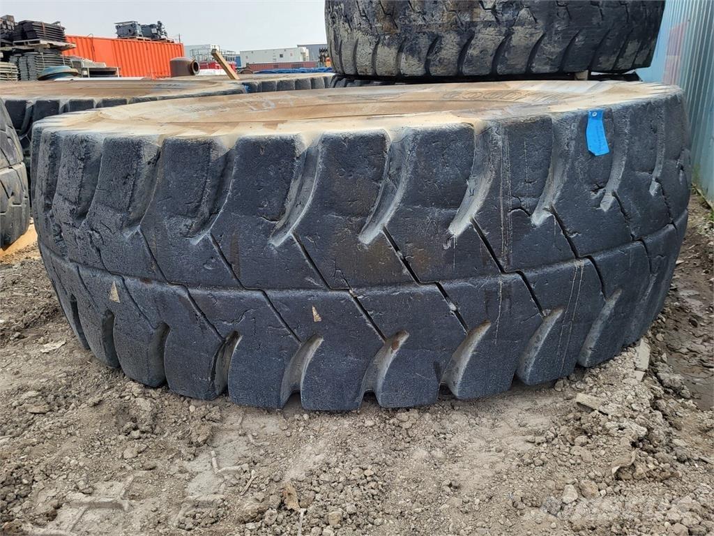 Goodyear RM-4B+ 輪胎、車輪和輪圈