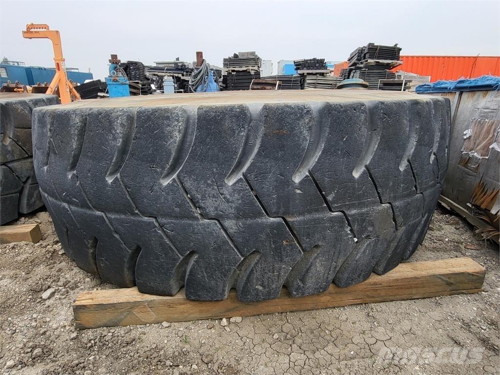 Goodyear RM-4B+ 輪胎、車輪和輪圈