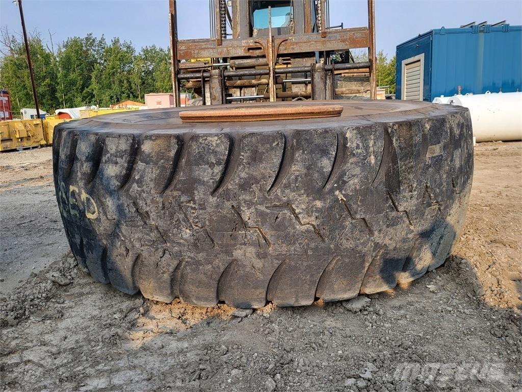 Goodyear RM-4B+ 輪胎、車輪和輪圈