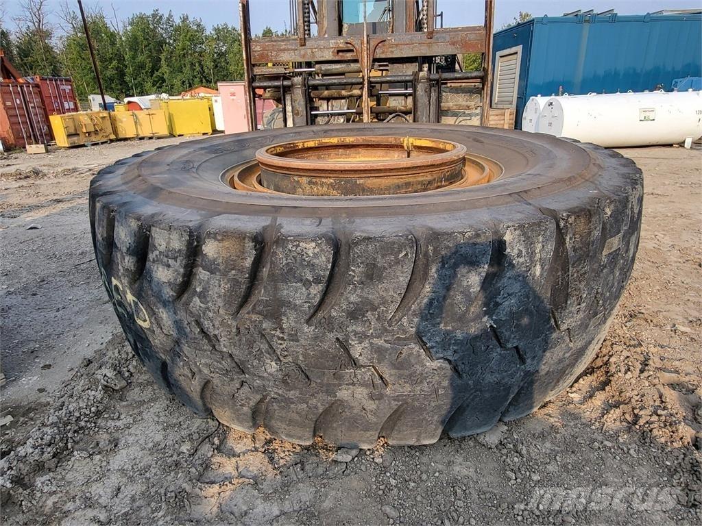 Goodyear RM-4B+ 輪胎、車輪和輪圈