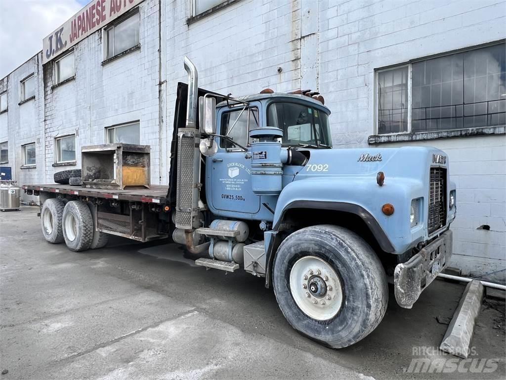 Mack RD690S 多用途機械