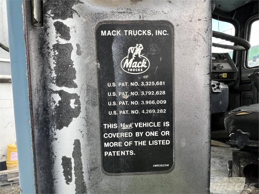 Mack RD690S 多用途機械