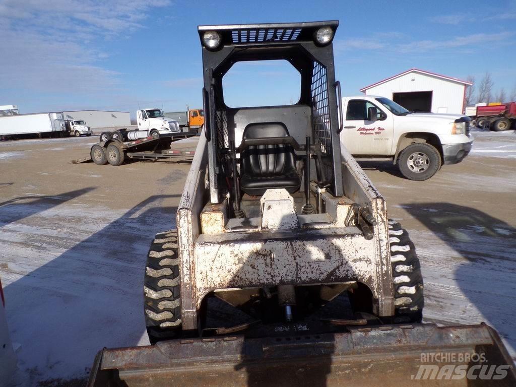 Bobcat 843B 滑移轉向裝載機