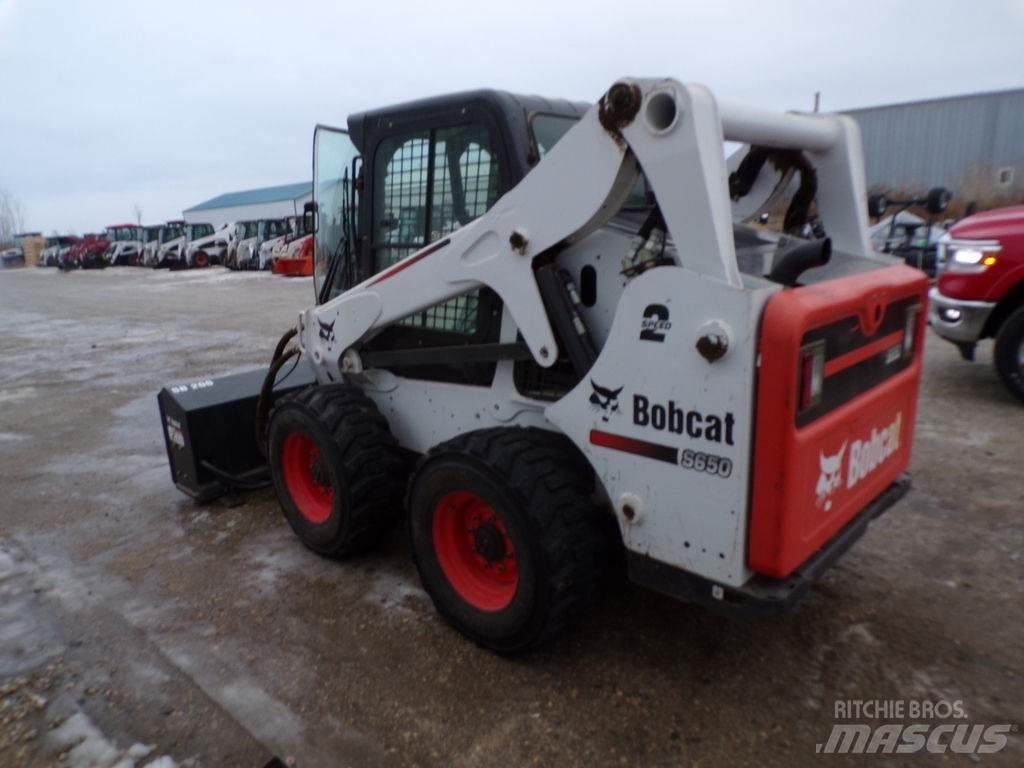 Bobcat S650 滑移轉向裝載機