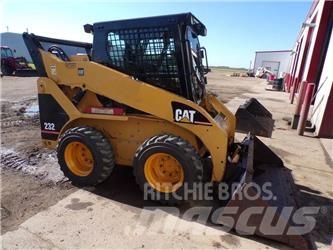 CAT 232 滑移轉向裝載機