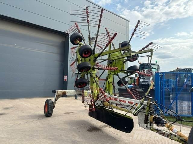CLAAS Liner 780 耙與翻草機