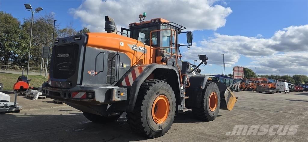 Doosan DL320-7 輪胎式裝載機