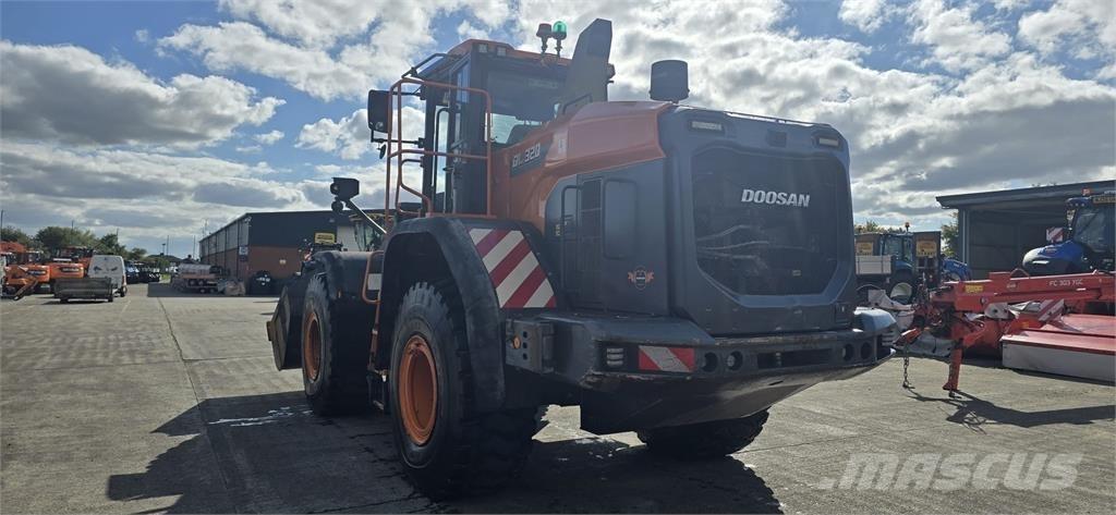 Doosan DL320-7 輪胎式裝載機
