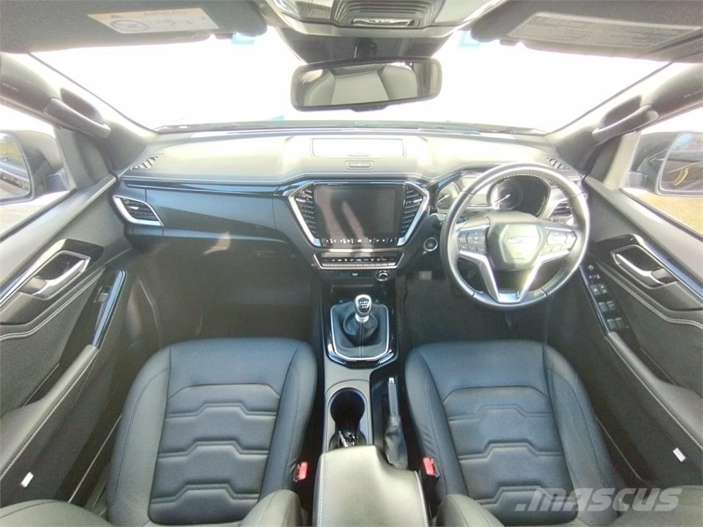 Isuzu V-Cross 皮卡.傳統半斗卡車/側卸板