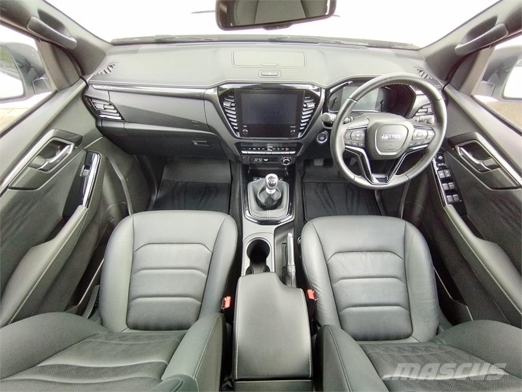 Isuzu V-Cross 皮卡.傳統半斗卡車/側卸板