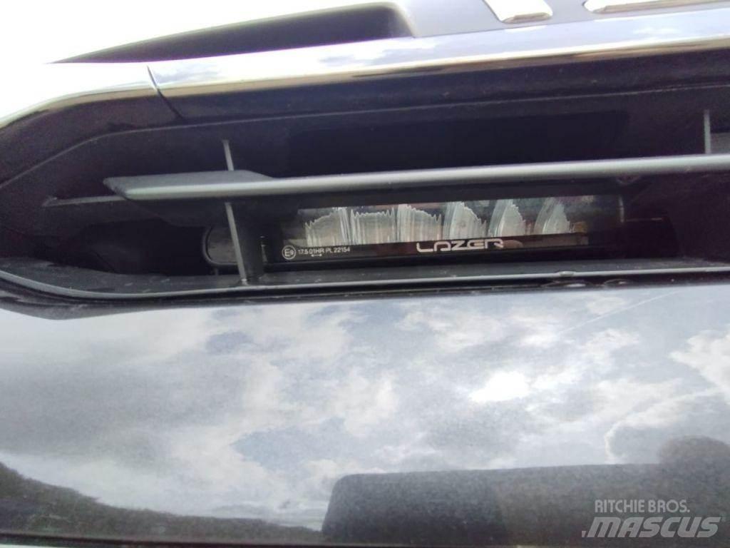 Isuzu V-Cross 皮卡.傳統半斗卡車/側卸板