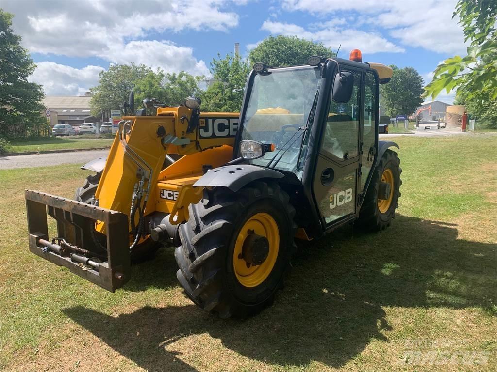 JCB 527-58 伸縮臂操作車