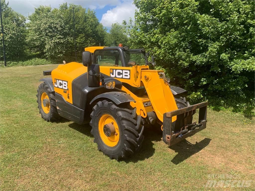 JCB 527-58 伸縮臂操作車