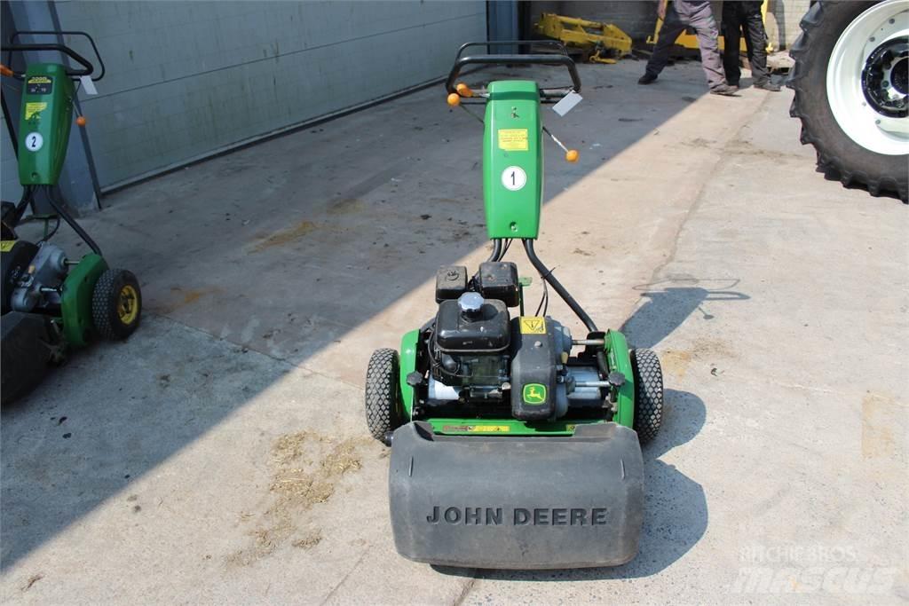 John Deere 220B 手扶式割草機