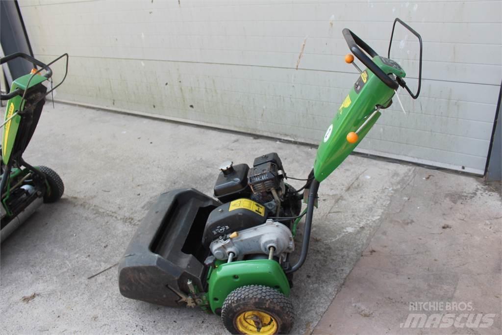 John Deere 220B 手扶式割草機