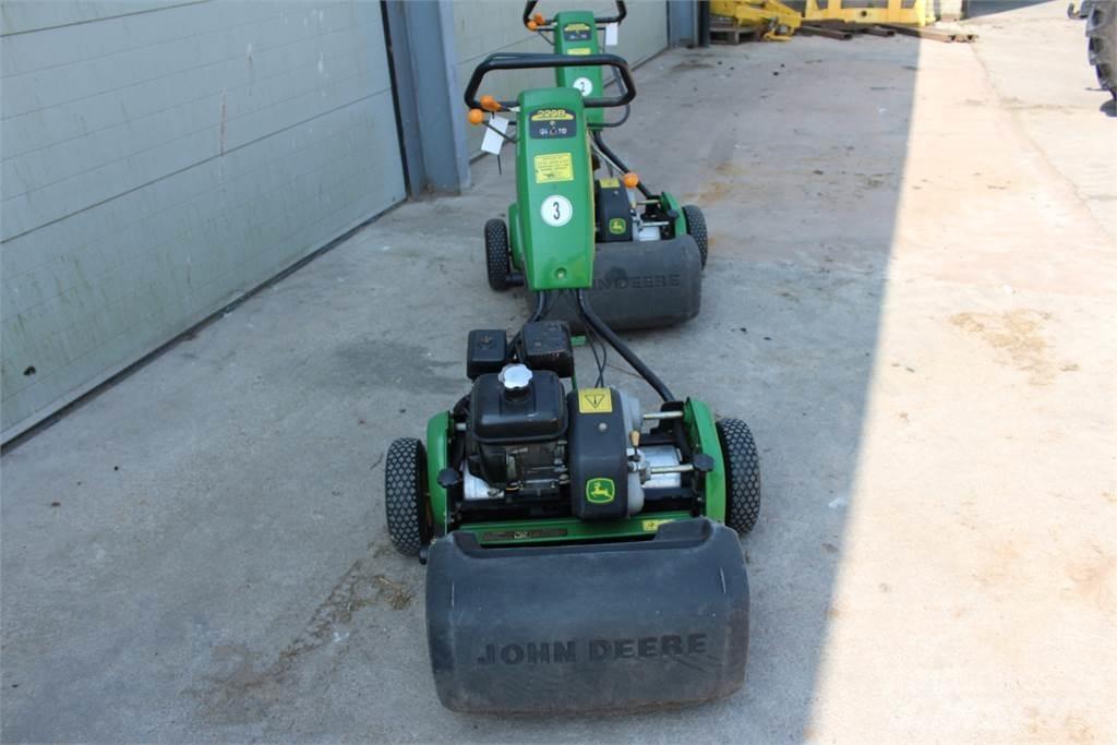 John Deere 220B 手扶式割草機
