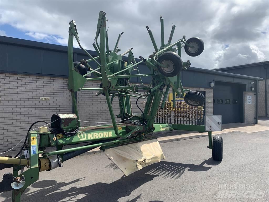 Krone 681 耙與翻草機