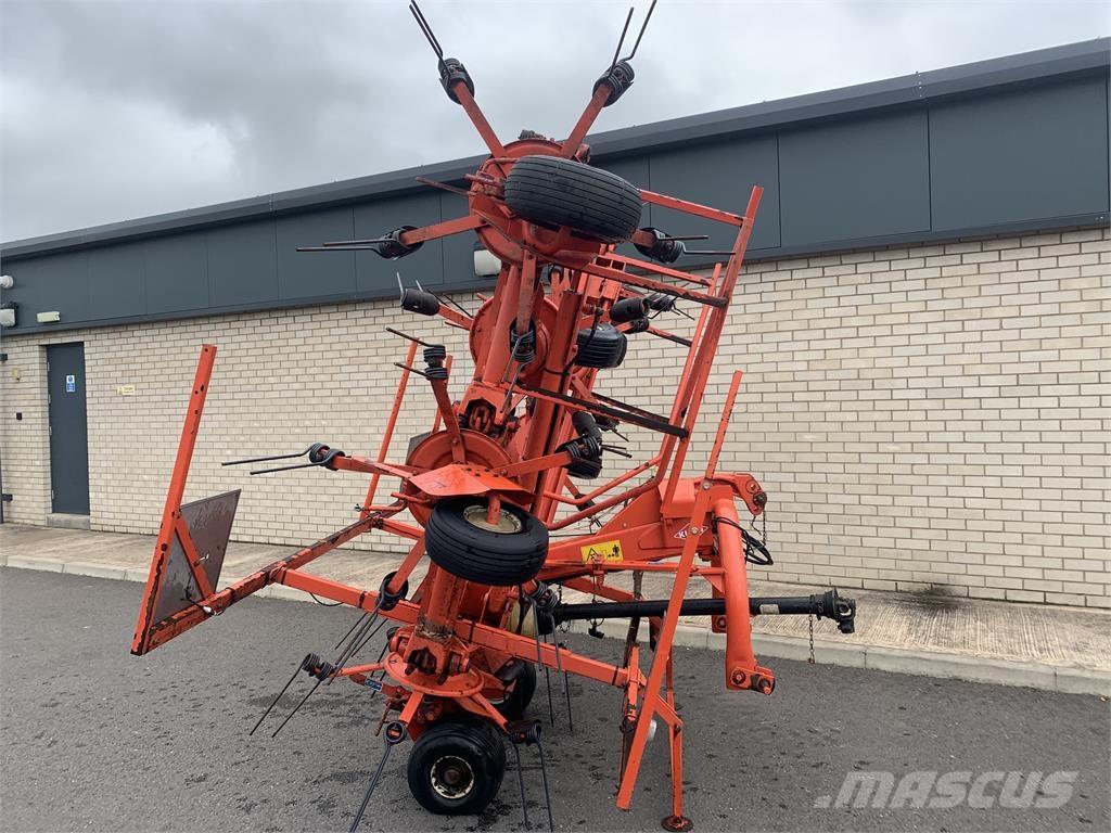 Kuhn GF 7601 MH 耙與翻草機