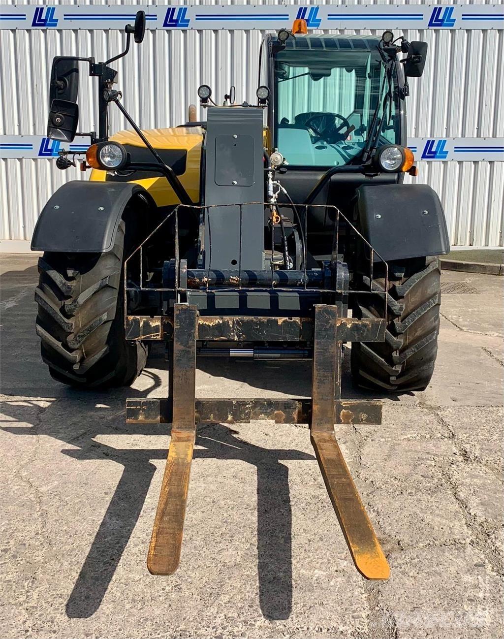 New Holland TH7.37 伸縮臂操作車