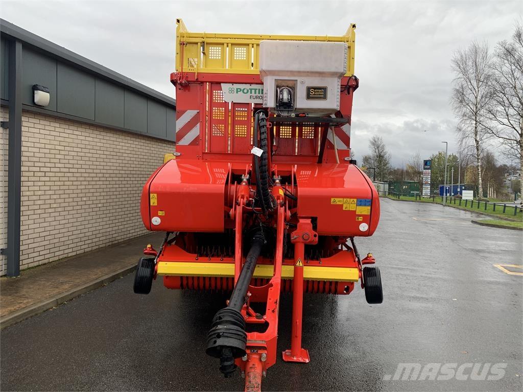 Pöttinger Europrofi 青飼料搬運車