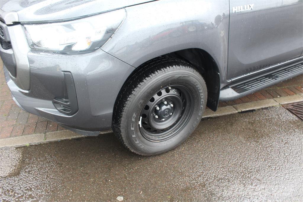Toyota Hilux 皮卡.傳統半斗卡車/側卸板