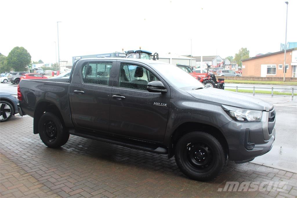 Toyota Hilux 皮卡.傳統半斗卡車/側卸板