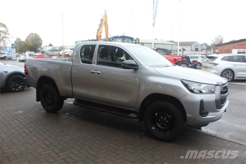 Toyota Hilux 皮卡.傳統半斗卡車/側卸板