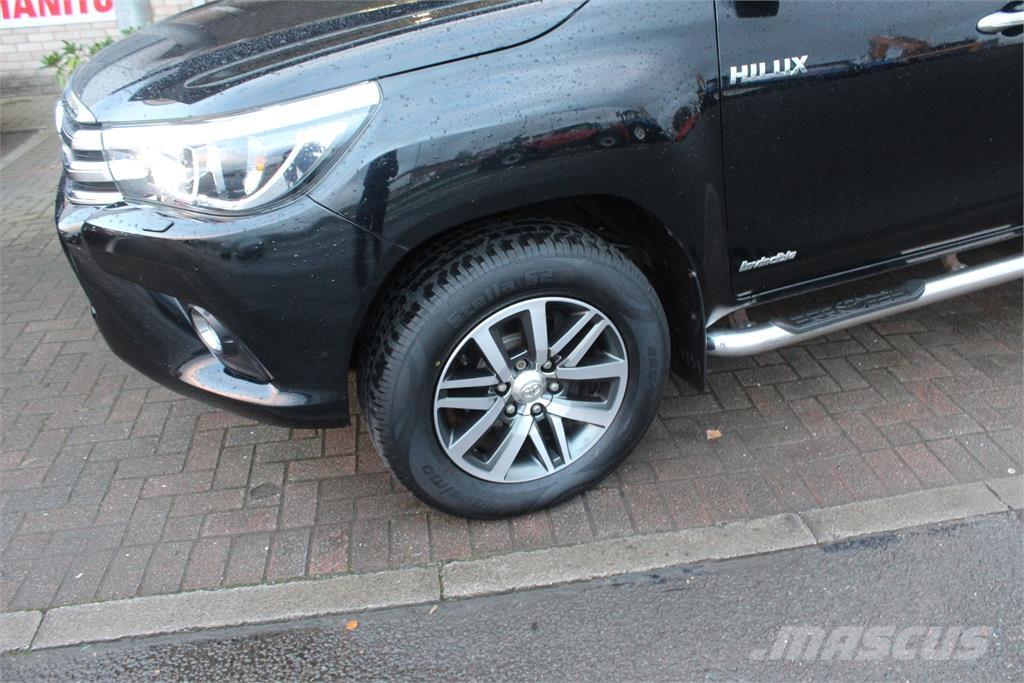 Toyota Hilux 皮卡.傳統半斗卡車/側卸板