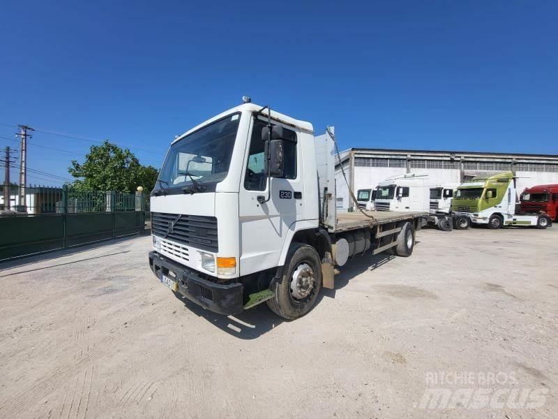Volvo FL7 平板式/側卸式卡車