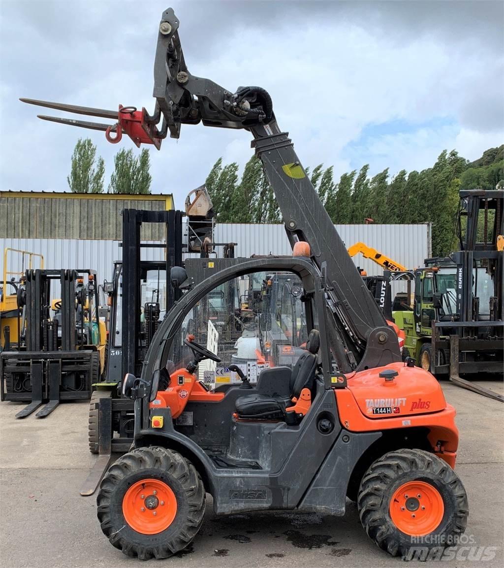 Ausa T144H Plus 農業用伸縮臂裝載機