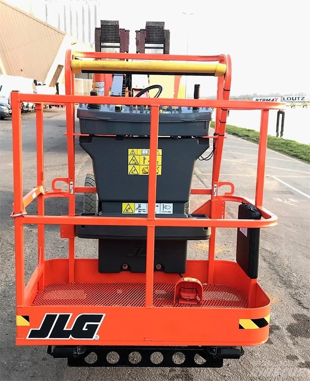 JLG E300AJ 其他升降機和作業平台